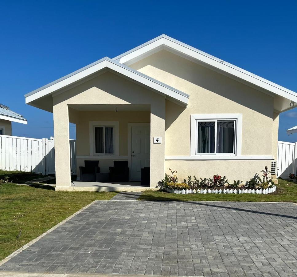 Seamist Villa @Oceanpointe Lucea Comfy 2Br W/Pool Gym & Parking Zewnętrze zdjęcie